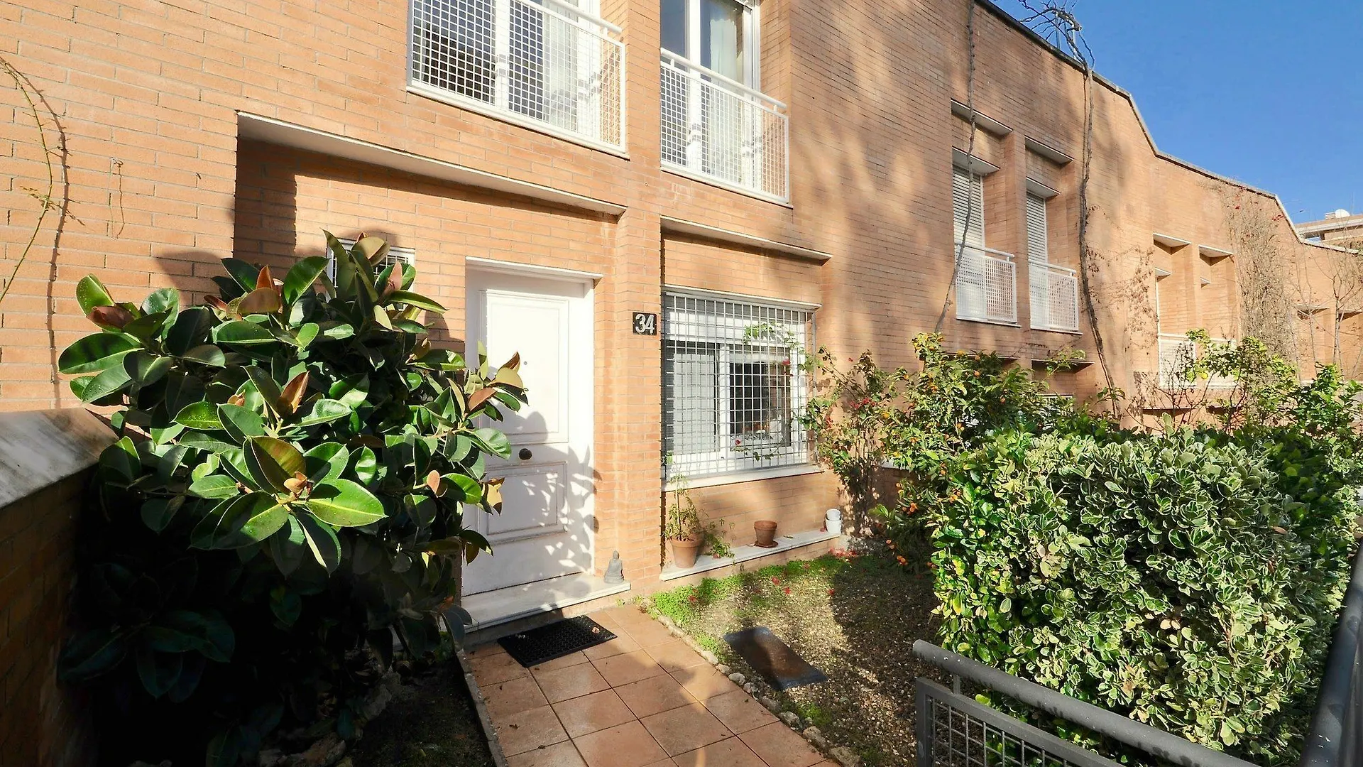 Townhouse Roger Lloretholiday Lloret de Mar